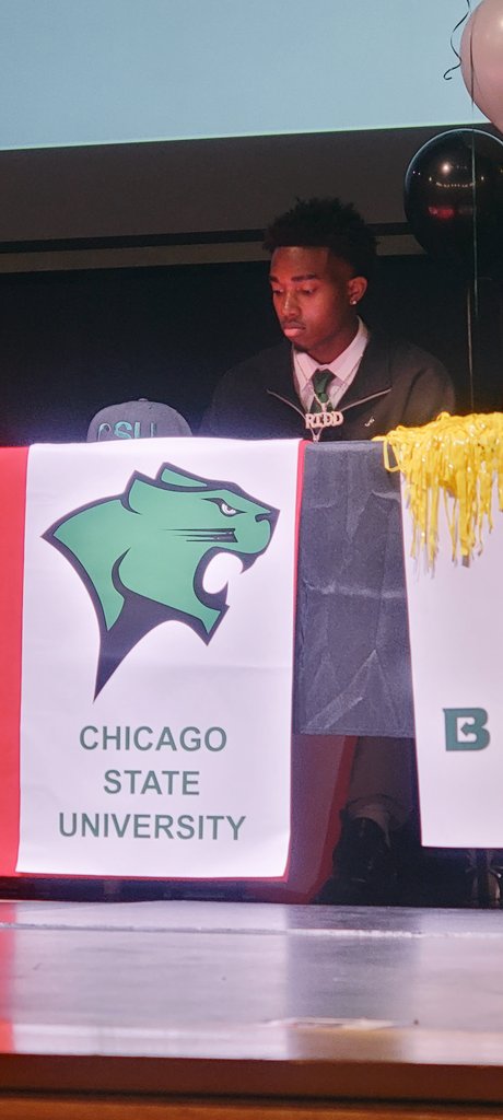 ERidley12's tweet photo. Let's work‼️ Coach @BobbyRome @CoachLGibson @ChiStateFB @ChiStateCougars https://t.co/8qN0YcmPS9