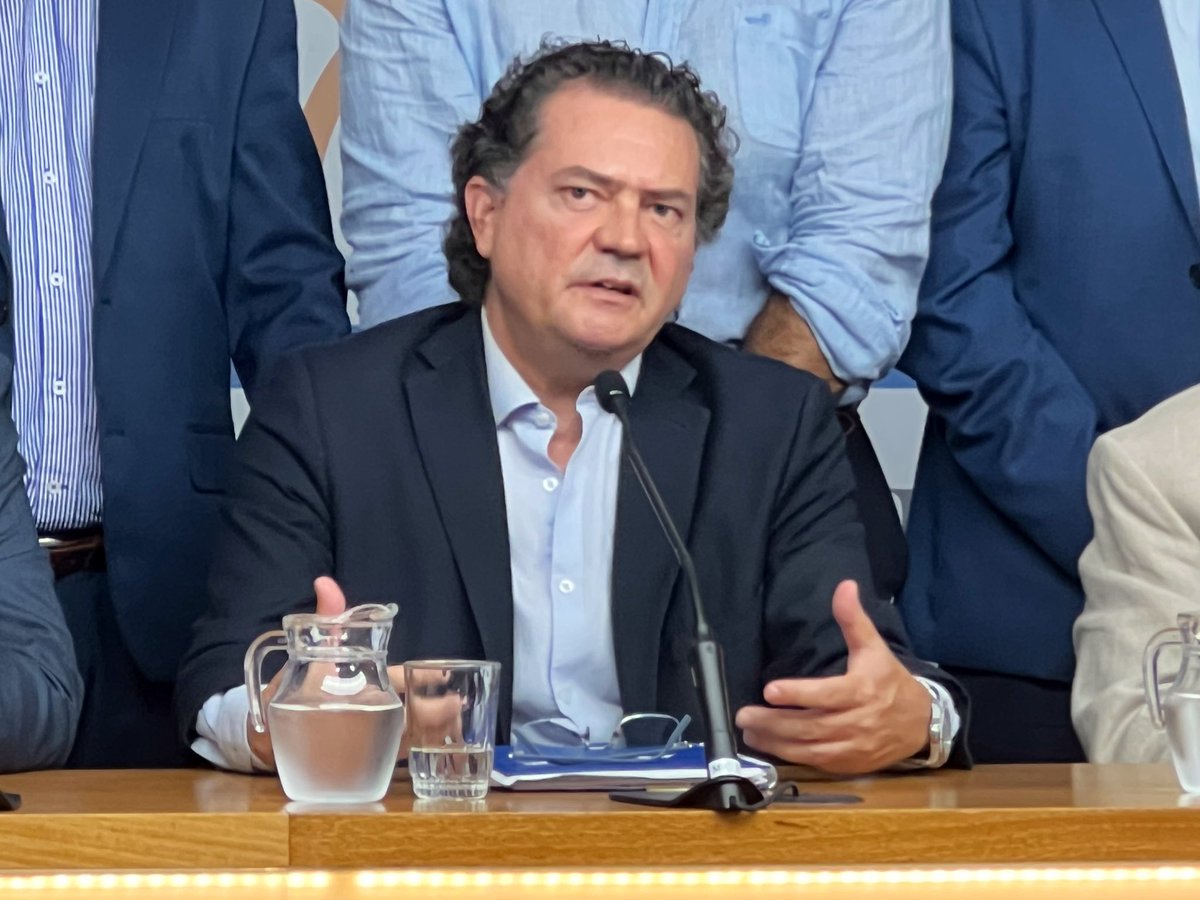 “Aquellos que insultaron tendrían que pedir disculpas públicas, decir que se equivocaron, que no cometimos dolo, irregularidades ni ilegalidades. Actuamos bien en el gobierno” 

🗣️ @luisaheber, ex ministro de Transporte y Obras Públicas en conferencia tras fallo del TCA junto al