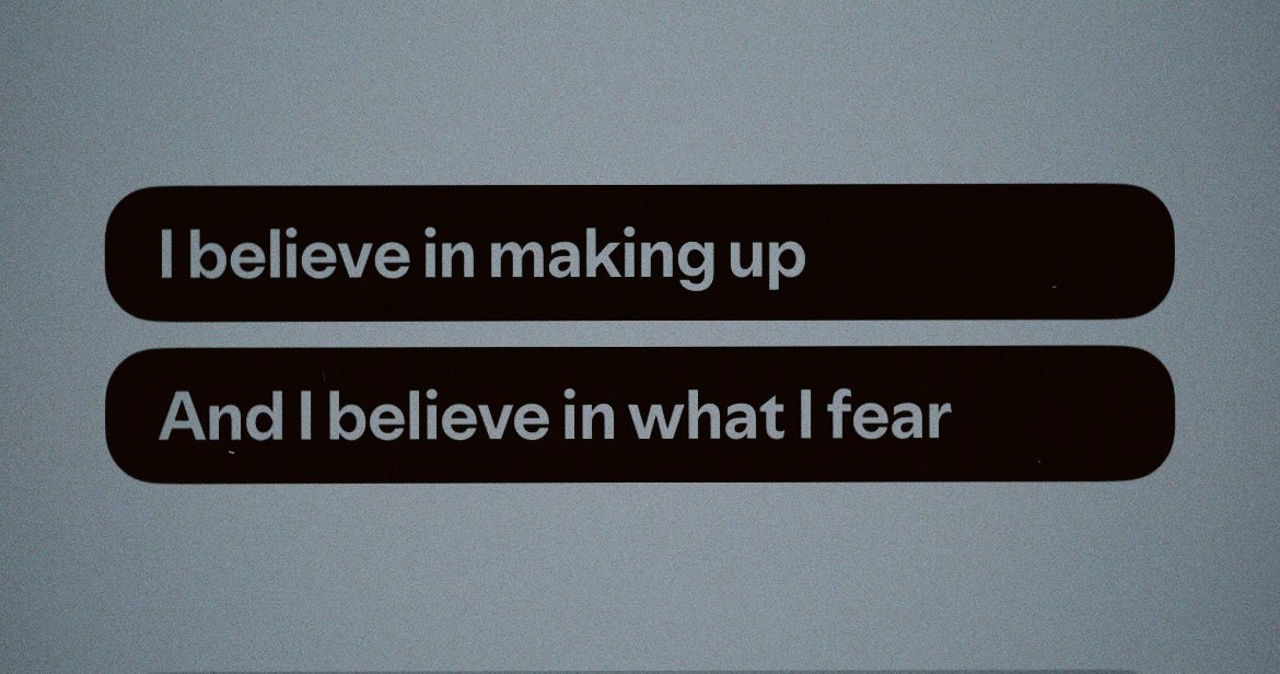 bangtway's tweet image. petrified 🪨

uma #jikookau onde:

o relacionamento de jimin e jungkook foi a ruínas, mas acreditar em concertar algo quebrado ainda era o que sustentava o fio de esperança que estava cravado em seus corações.