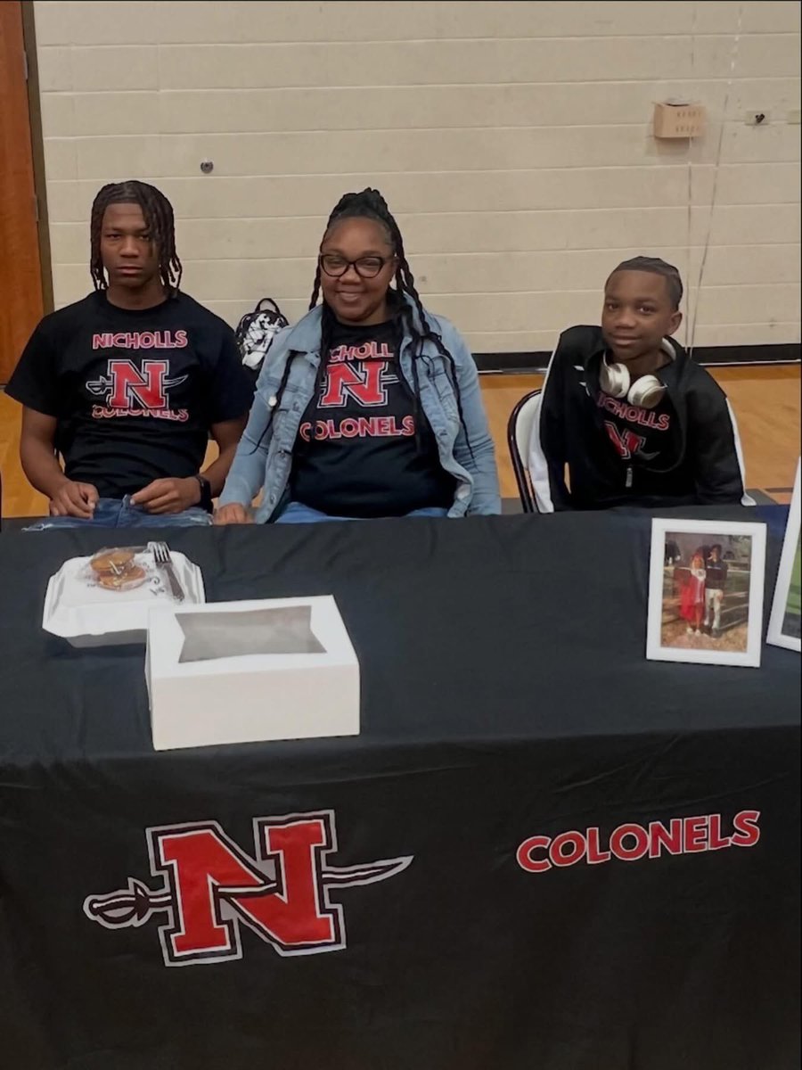 LCAKnightFball's tweet image. Big day for these guys and Knight Nation! Congrats to the following guys for signing to play at the next level!
Draylon August Nicholls
Jace Babineaux LCU
Torrey Landry LCU
Jayden Arceneaux LCU