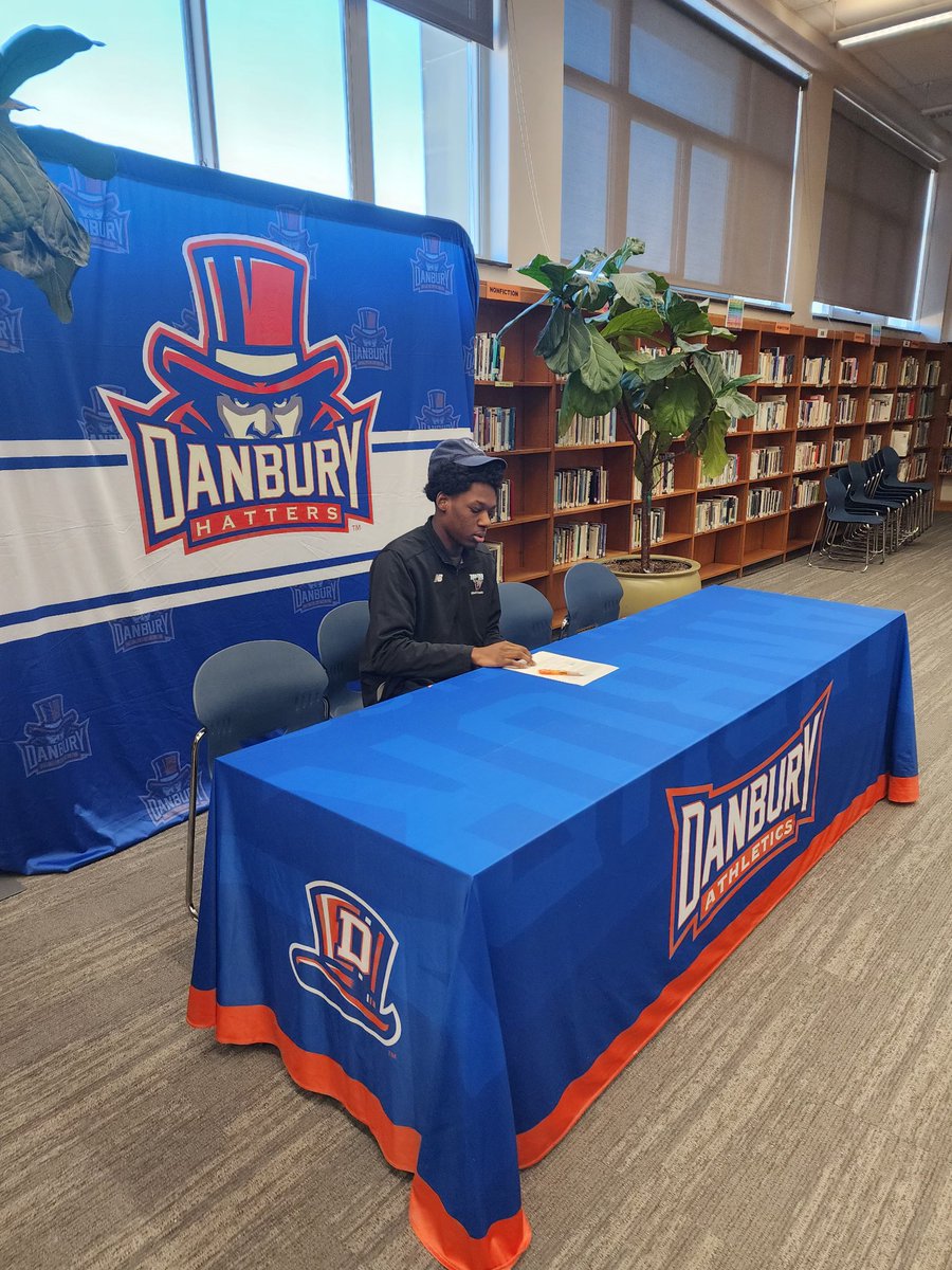 CoachTieri's tweet photo. Officially celebrated @BrandonEsson23 commitment to @BlackBearsFB today! One of the most outstanding young men I've ever had the privilege to coach. His leadership, maturity &amp; respect for the game are unparalleled #TheHatterWay 🤝 #BlackBearNation https://t.co/psCD959Euv