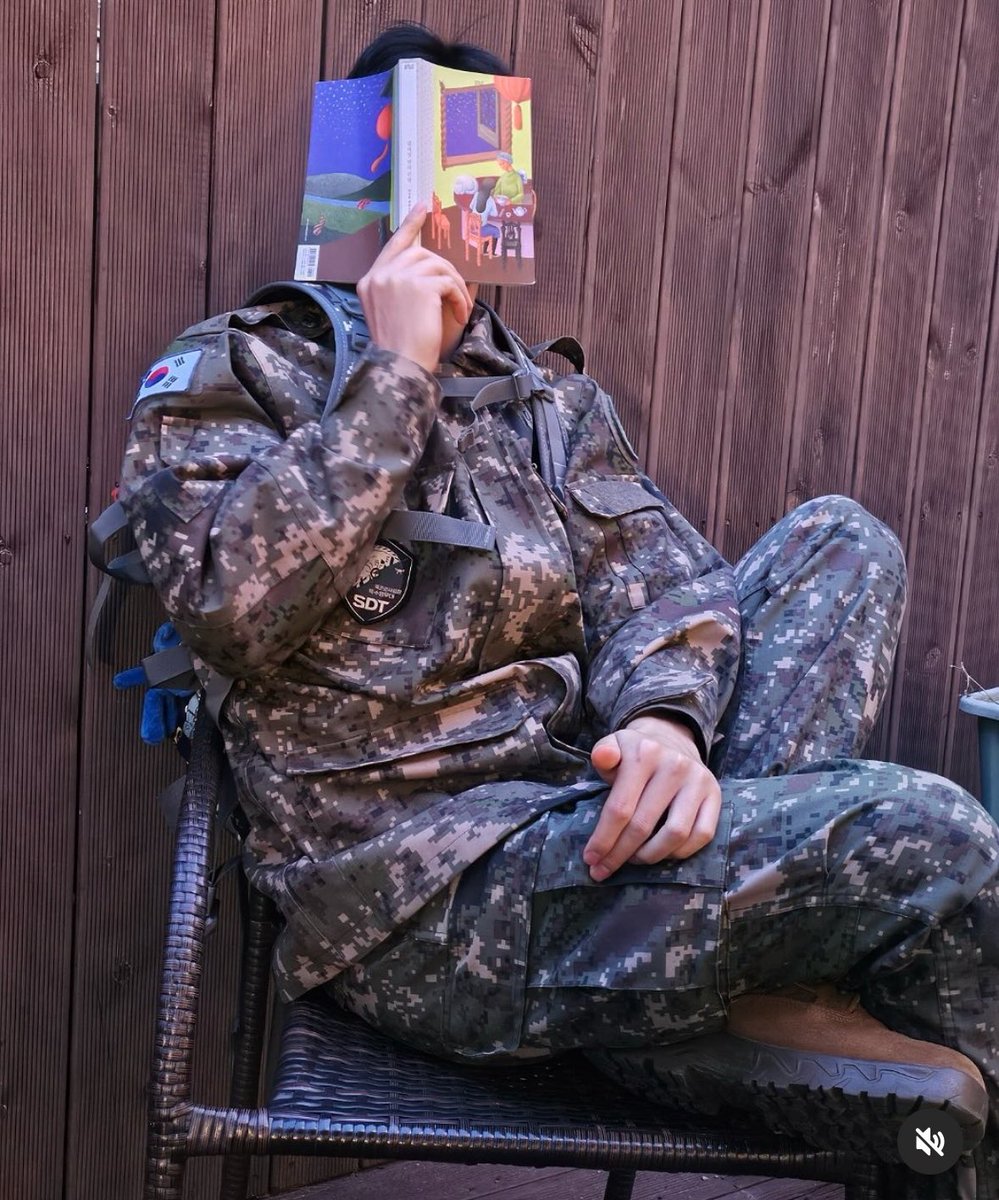 legenddefender's tweet photo. military boyfie 🤍 https://t.co/9clBMLWpRn