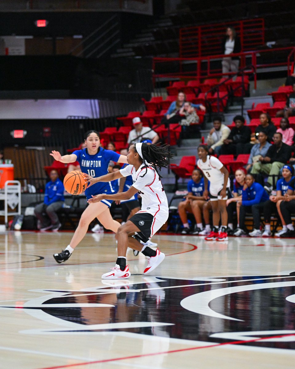 GWU_WBK's tweet photo. Happy Girls & Women in Sports Day โผ๏ธ
#press2run | #skodawgs https://t.co/vTZ6hR3elL