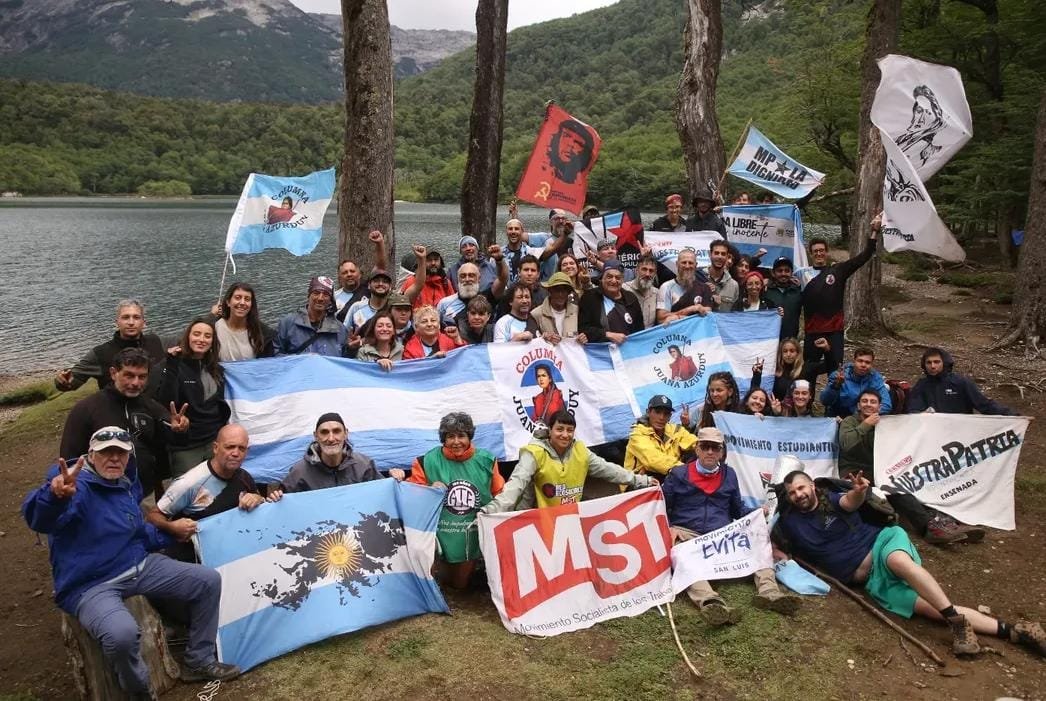 Desdemona_jna's tweet image. @jmilei @GordoDan_  @TraductorTeAma:
Informó,
Sergio Camilo Cuestas se desempeña como Gerente de la Región Centro (o Región Centro-NEA) de @CorreoOficialSA, esta ahira.con los troskos marchando  en el sur.