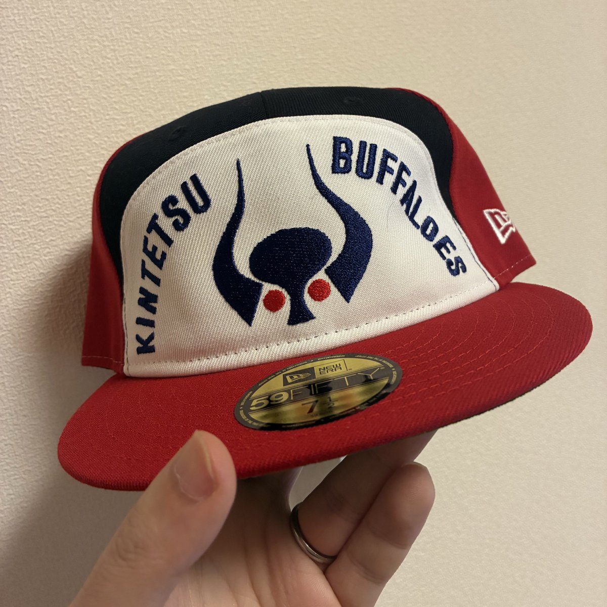 大阪近鉄バファローズの大ファンだった僕からすると、たまらん帽子を手