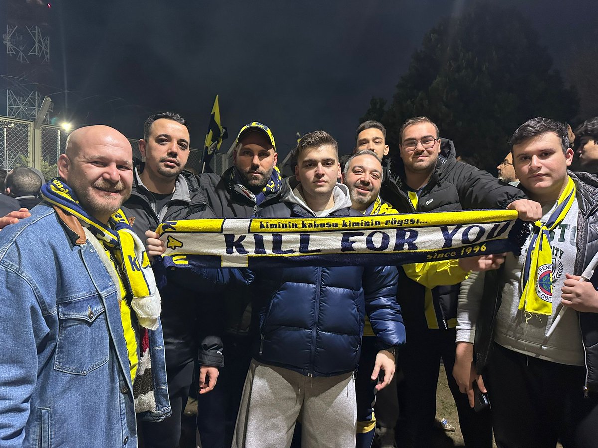 Sevginin büyüğü küçüğü olmaz ya Sarı ya Lacivert. #kfygençlik