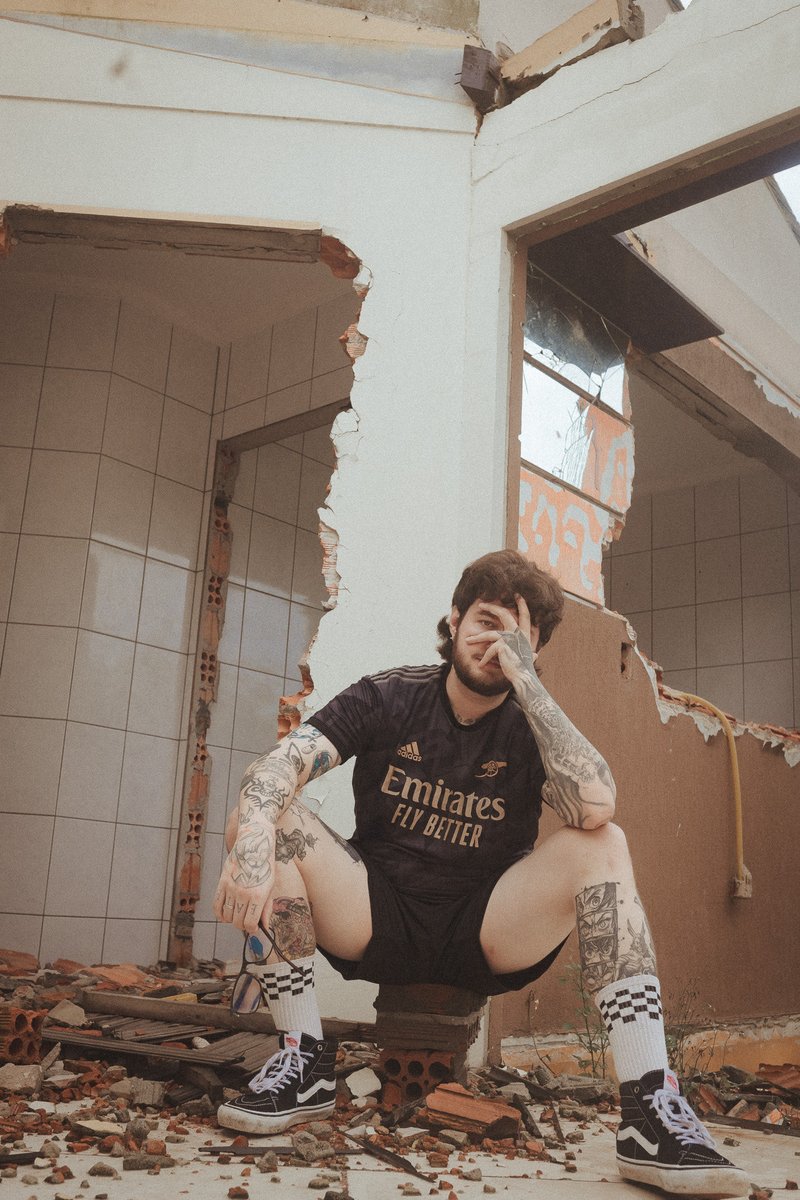 gablindner's tweet photo. Saiu! Vocês pediram, ensaio nu em uma construção em ruínas, do meu noivo! 
Só lá no privacy! E nessa sexta terá um de nós dois em uma cachoeira https://t.co/tvUd5002Vo https://t.co/9vFHcqzpYd