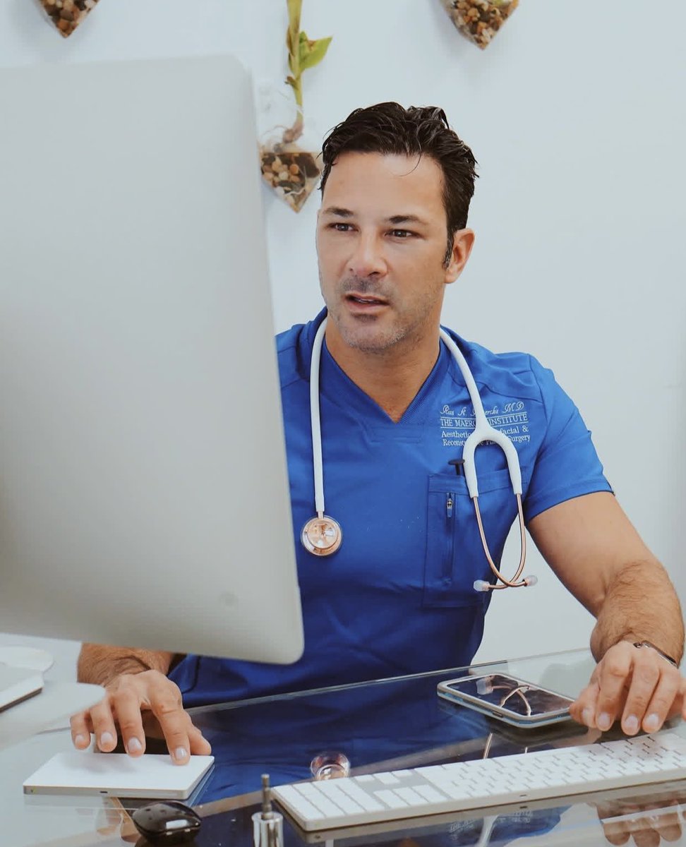 Ericbennet's tweet image. Happy Wednesday! 💕 this is another day in the clinic, another opportunity to save lives of my patients 🩺🙂🇺🇸🇺🇸 
Wishing a beautiful and productive day to all! ❤️
#ArmyMedicine #armedcom #fortbliss #CombatReady #WarriorMedics #armyreserve