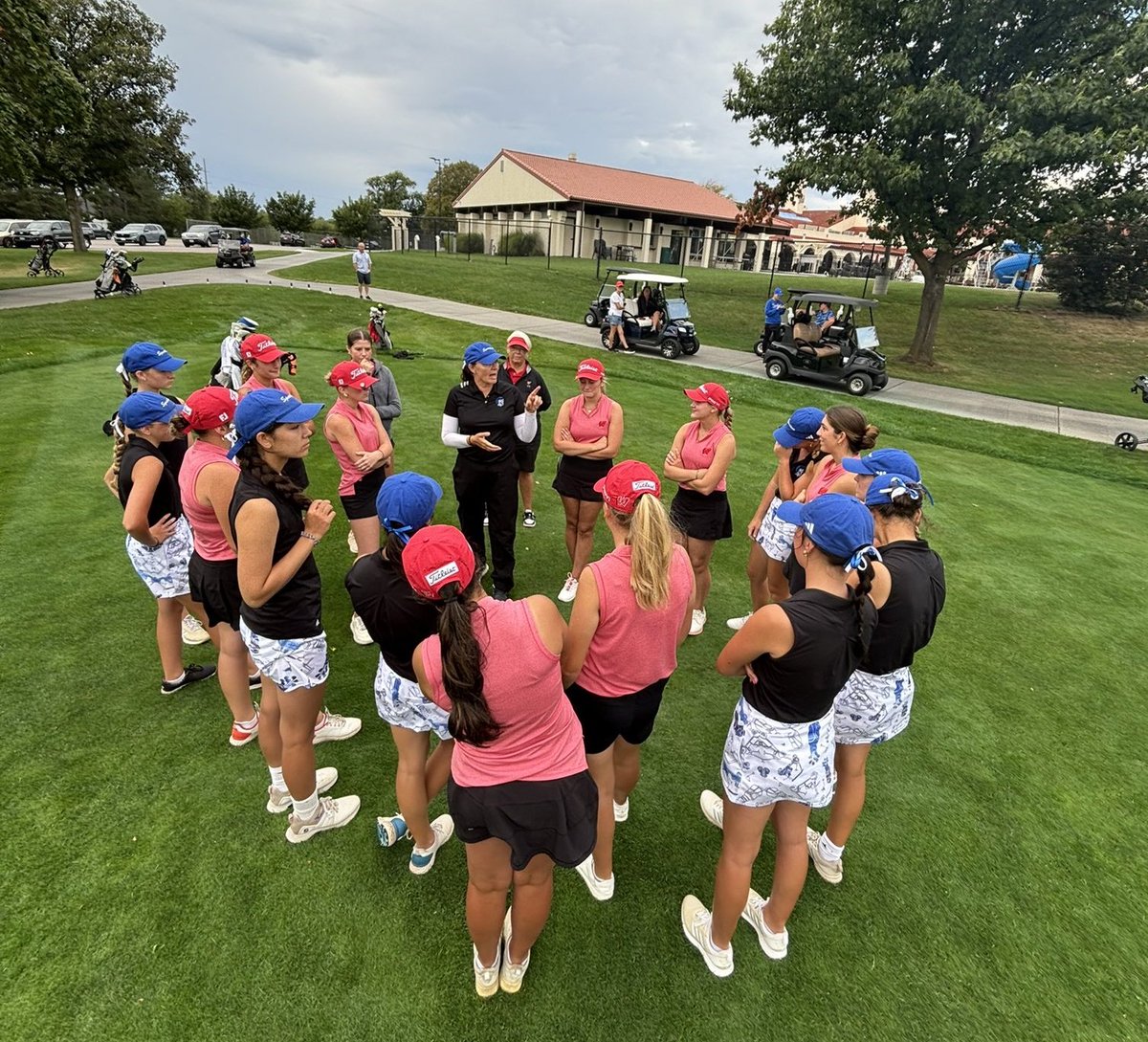 LincolnEastGirlsGolf tweet media