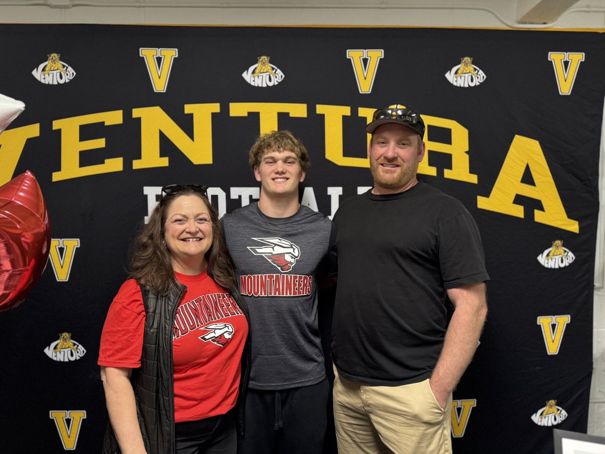 VHS Cougar Football tweet media