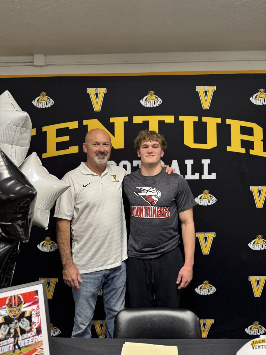 VHS Cougar Football tweet media