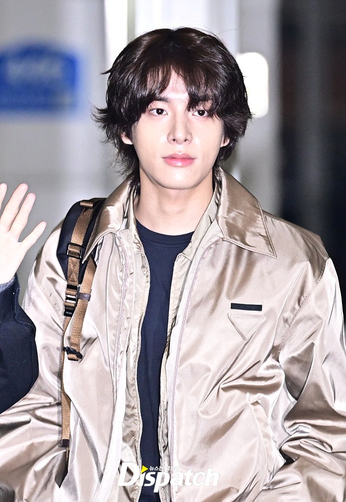 jakeupdateteam's tweet image. Dispatch airport photos 

"I tore up a romance comic"... Jake, truly handsome.
🔗: m.entertain.naver.com/home/article/4…

#JAKE #ENHYPEN_JAKE #제이크 #엔하이픈_제이크 #ジェイク @ENHYPEN_members @ENHYPEN