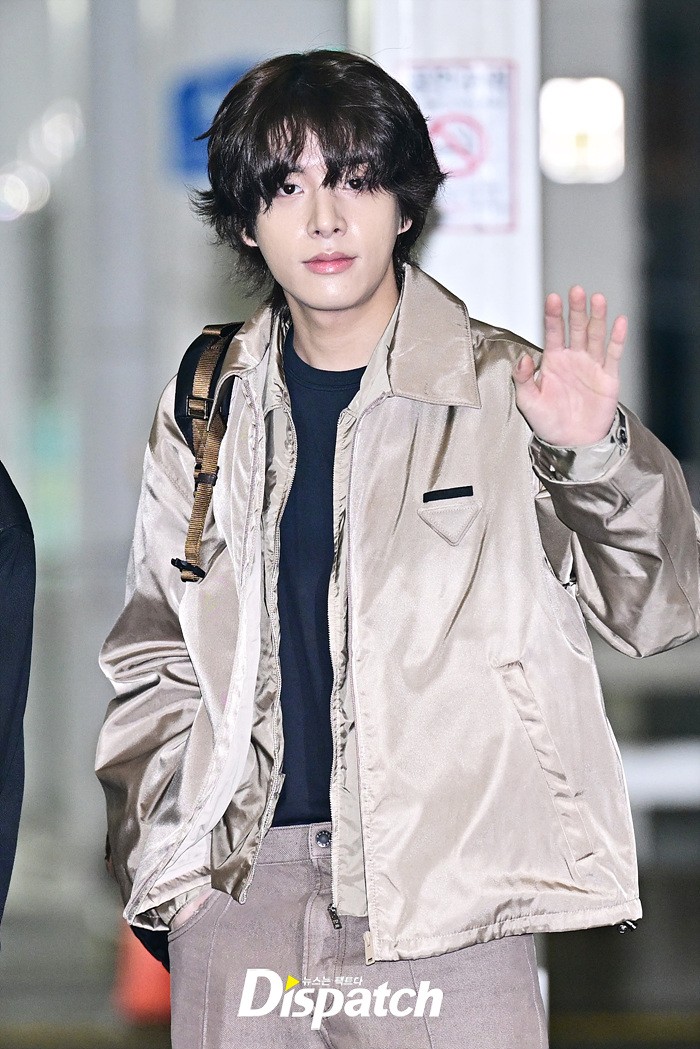 jakeupdateteam's tweet image. Dispatch airport photos 

"I tore up a romance comic"... Jake, truly handsome.
🔗: m.entertain.naver.com/home/article/4…

#JAKE #ENHYPEN_JAKE #제이크 #엔하이픈_제이크 #ジェイク @ENHYPEN_members @ENHYPEN