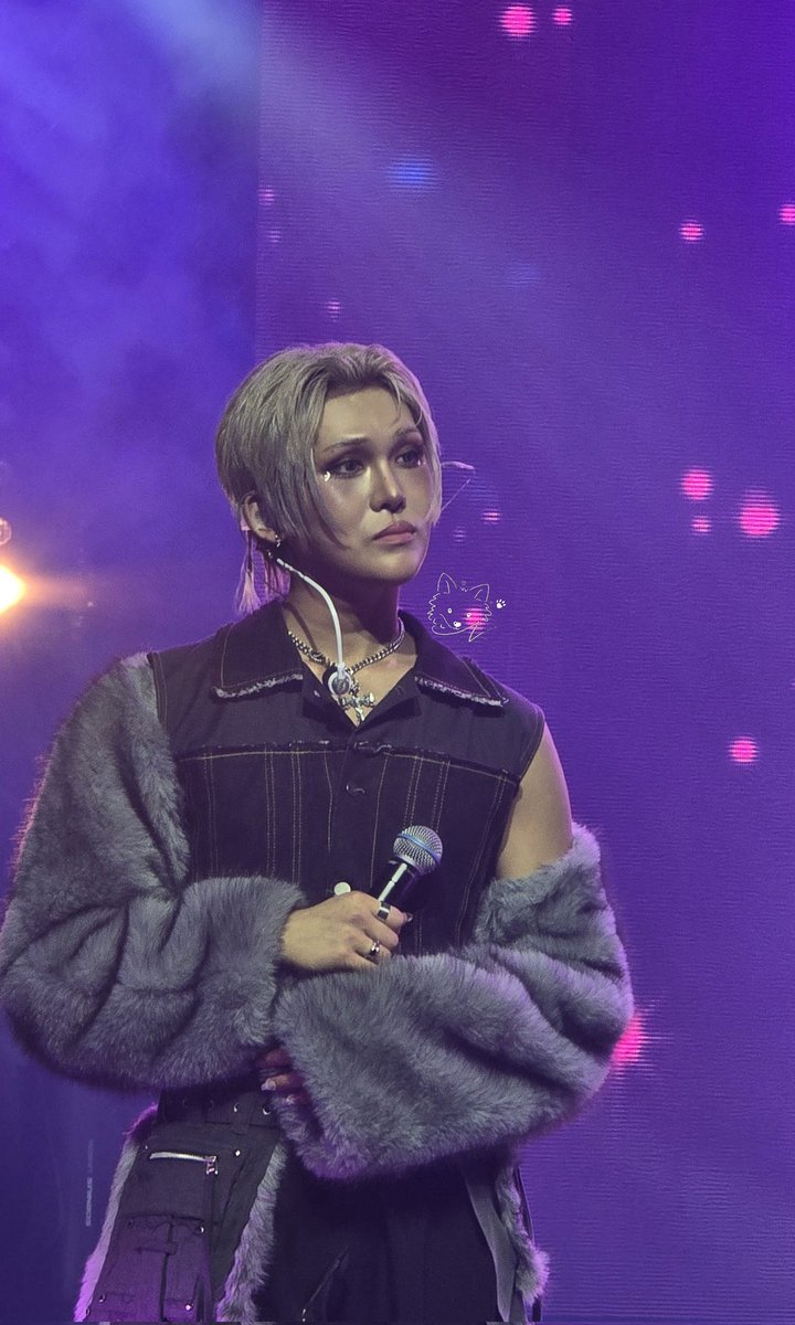 estnaclas's tweet photo. 3/9 concerts behind me... I fall in love with lovies more and more every day 🤍 thank you for today and see you in the UK! @XLOV_official

#XLOVinAthens
#XLOV
#XLOVEUROPEANTOUR 
#xlovconcert https://t.co/SHNTPbNHqs
