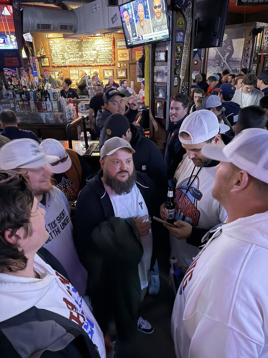 mattmurley19's tweet photo. Back with his people @elio82 #ChasingGoals 

@spittinchiclets @GameNotesBud https://t.co/G7axtXo9MQ
