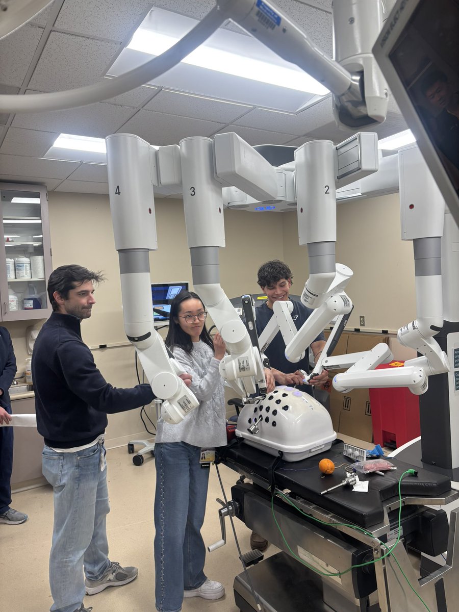 KaylaCStanley's tweet photo. One of the perks of helping coordinate an elective for first-year medical students: the robotic skills lab. Hopefully encouraging a few future surgeons! https://t.co/GPmZgzqPhk