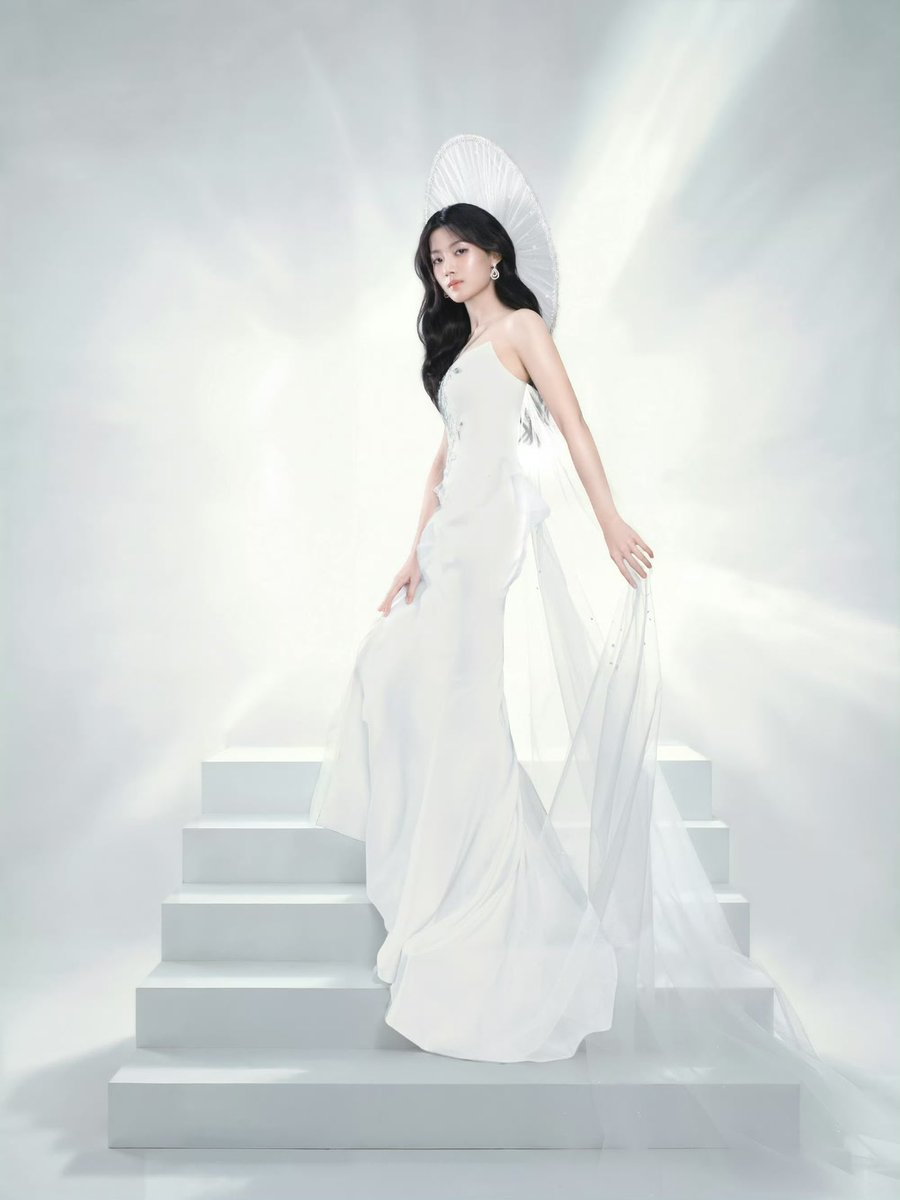 อมก สตูลงรูปลุควันนี้แล้ว สวยมากกกก 
#LuYuxiao #หลูอวี้เสี่ยว