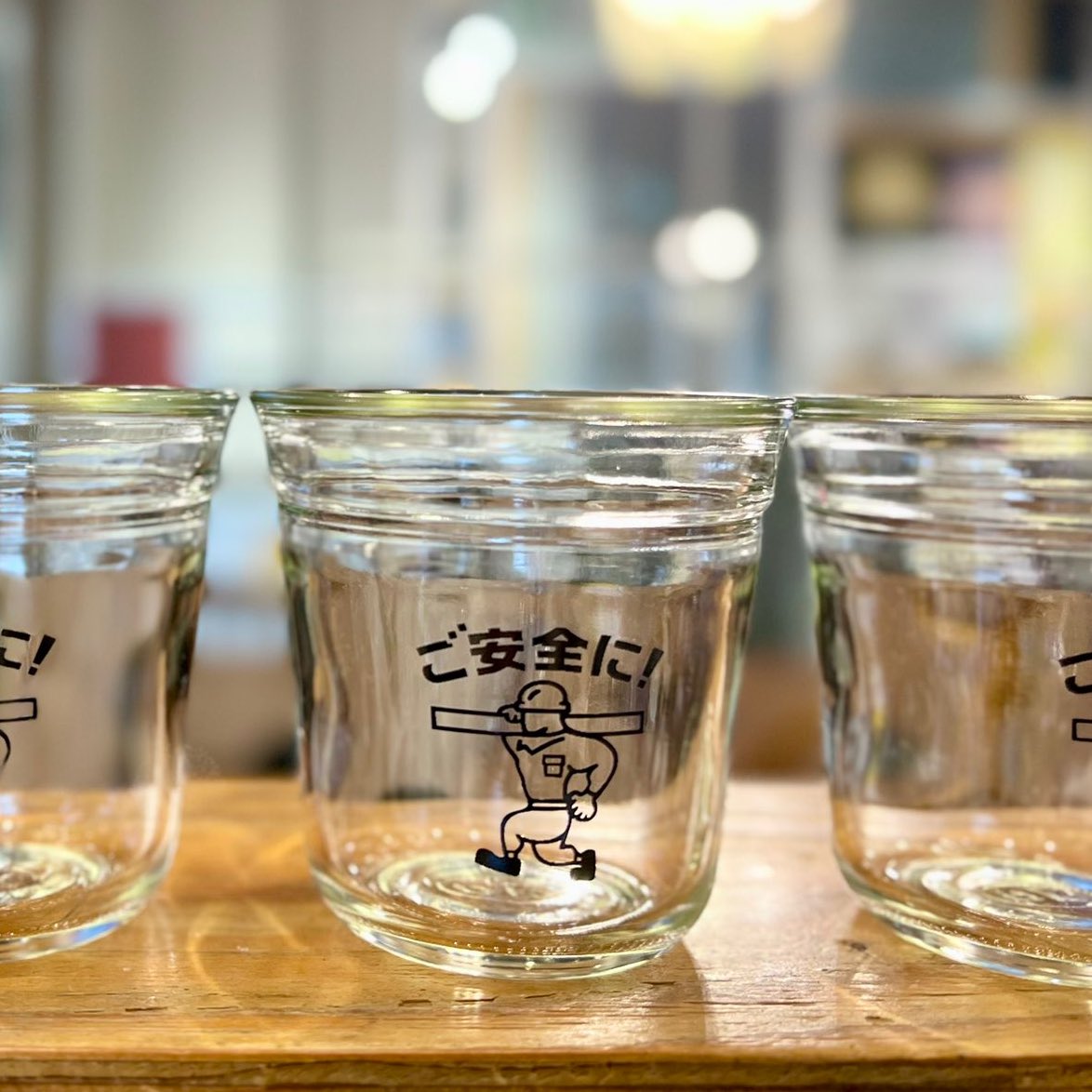 genbacafe1451's tweet photo. おはようございます☀
2月5日もくようび

今日は双子の日
現場喫茶の双子と言えば…

鈴木君シリーズ🏗️？！

コップは飲み物以外に
小物入れとしても
キーホルダーは目印に

絶賛発売中です💁‍♀️

#ビンコップ　#カフェグッズ https://t.co/22BUnnKb4J