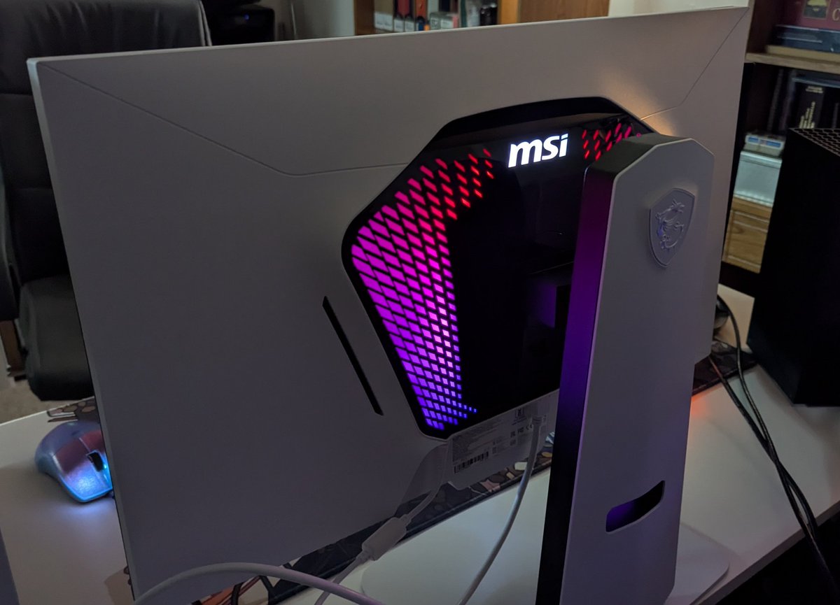 blueamcat tweet media