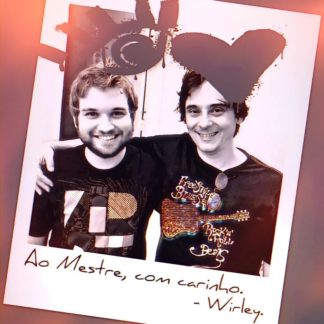 Silêncio. Ricardo Schnetzer se foi — ascendeu, se fundiu à luz em um trato certamente anterior e fechou os olhos para essa série que cursou como intenso estudante e professor! Seu coração parou, mas sua voz não foi feita para parar; ela bradará ao redor do tempo que vem e que é!