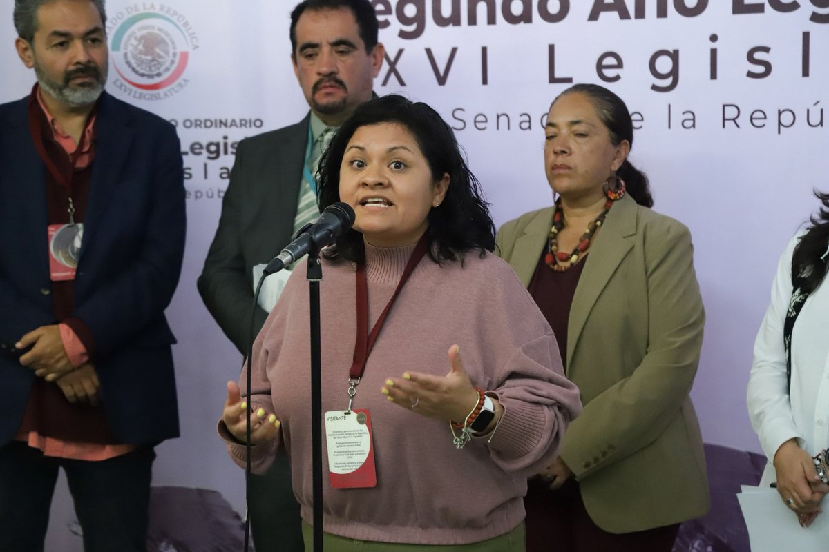 karina_migrante's tweet photo. Como representante de l@s mexican@s en el exterior, he impulsado que la voz de nuestra comunidad sea escuchada y tomada en cuenta. 🗣️

Por ello, realicé una conferencia de prensa junto con la presidenta del #Senado, la senadora @LauraI_Castillo, y COLEFOM, un colectivo que integra a más de 160 organizaciones de mexican@s que viven fuera de México.

Con el firme propósito de que la diáspora forme parte de la #ReformaElectoral que impulsa nuestra presidenta @Claudiashein, garantizando una representación permanente en el Congreso para nuestra comunidad, así como ampliar el derecho a votar por diputaciones federales, locales y presidencias municipales, además de, contar con una lista nominal permanente, porque la democracia debe hacer partícipes a todas y todos sin importar dónde vivamos.🗳️🇲🇽