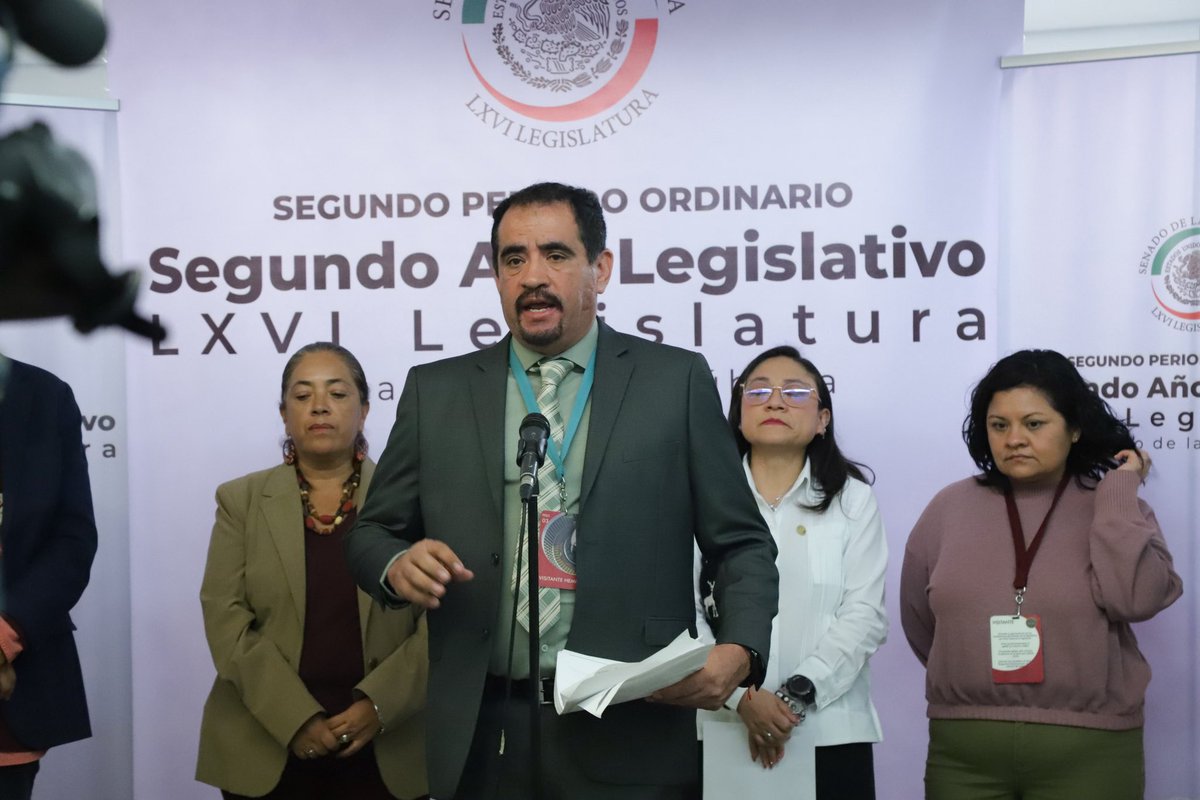 karina_migrante's tweet photo. Como representante de l@s mexican@s en el exterior, he impulsado que la voz de nuestra comunidad sea escuchada y tomada en cuenta. 🗣️

Por ello, realicé una conferencia de prensa junto con la presidenta del #Senado, la senadora @LauraI_Castillo, y COLEFOM, un colectivo que integra a más de 160 organizaciones de mexican@s que viven fuera de México.

Con el firme propósito de que la diáspora forme parte de la #ReformaElectoral que impulsa nuestra presidenta @Claudiashein, garantizando una representación permanente en el Congreso para nuestra comunidad, así como ampliar el derecho a votar por diputaciones federales, locales y presidencias municipales, además de, contar con una lista nominal permanente, porque la democracia debe hacer partícipes a todas y todos sin importar dónde vivamos.🗳️🇲🇽