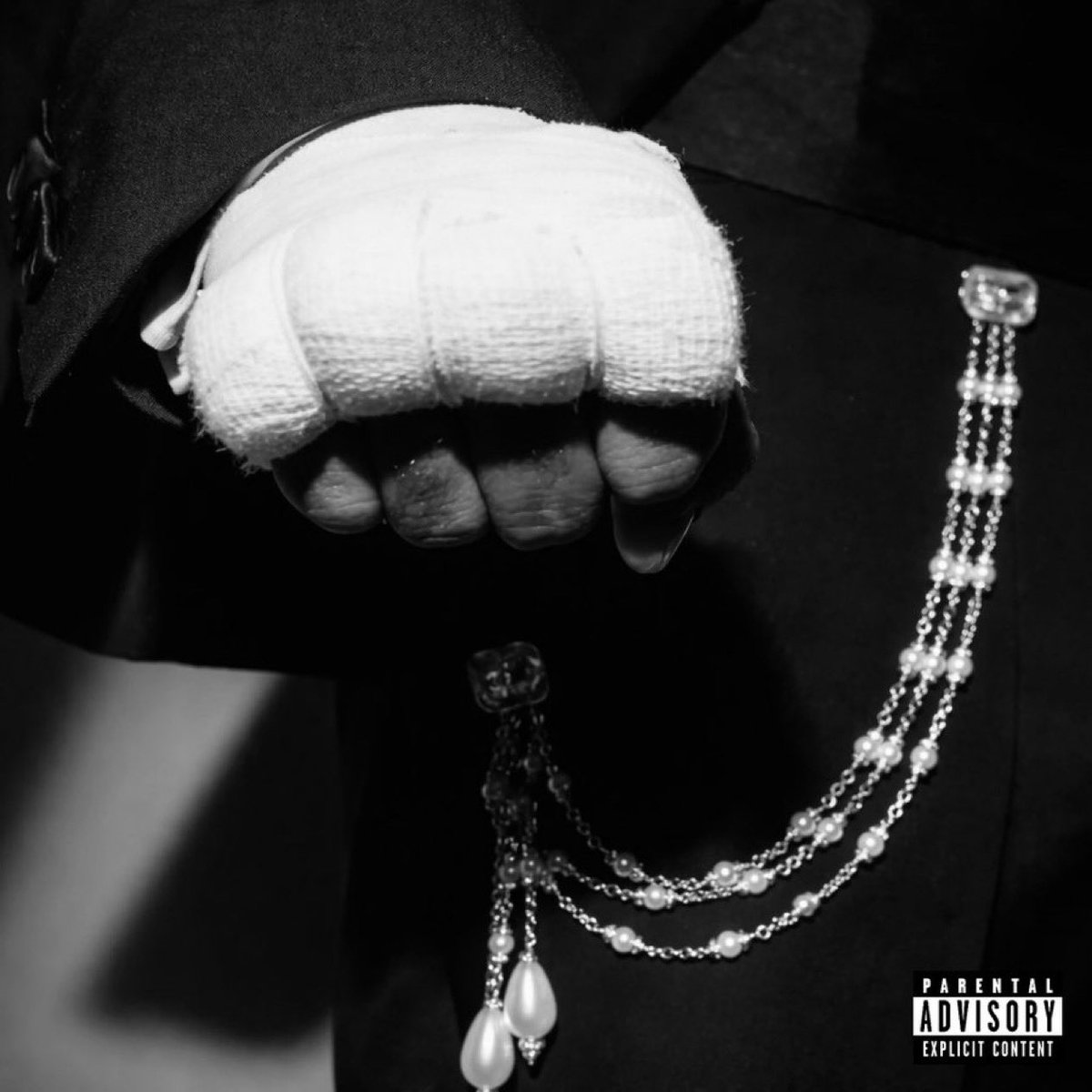 Kendrick is getting ready to drop this year too btw 

He’s already given us a teaser of his new era with the glove. The clip of his track,  bodies etc

I think he’s waiting for people to drop so then he can put his album out as well 👀