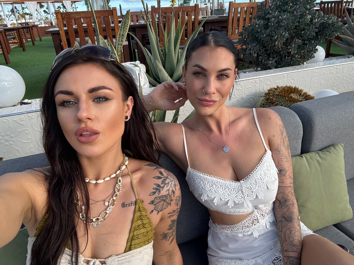 WE ARE COMING TO LONDON! 🇬🇧
28th Feb &amp; 1st March we have last remaining slots left!
-Sessions
-Shoots
-Customs
DM me for enquiries❤️
<a href="/Roxymodel007/">Miss Roxy 🖤</a>