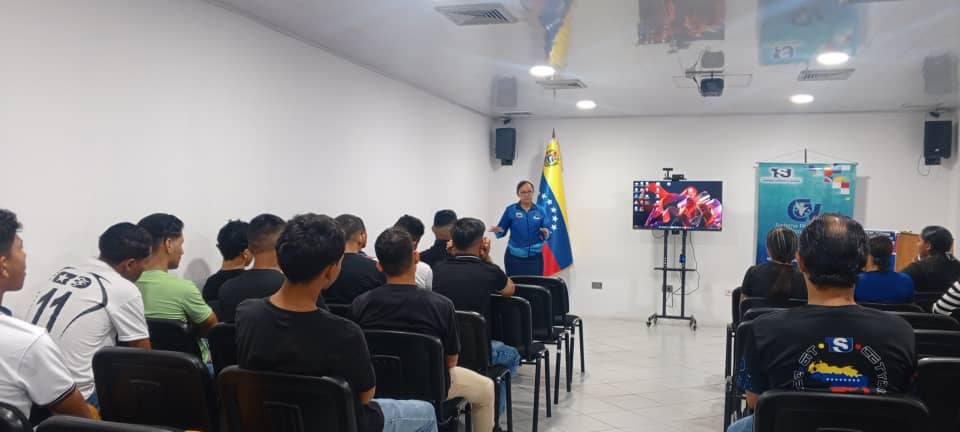 SUNAD_Apure's tweet photo. 📋 El COF de la @sna_apure realizó un conversatorio con jóvenes que asisten al Tribunal de Responsabilidad Penal, denominado:La Resiliencia es base para la prevención,donde se ofrecieron herramientas para vencer diferentes obstáculos,y salgan fortalecidos. https://t.co/SgusHFipg6