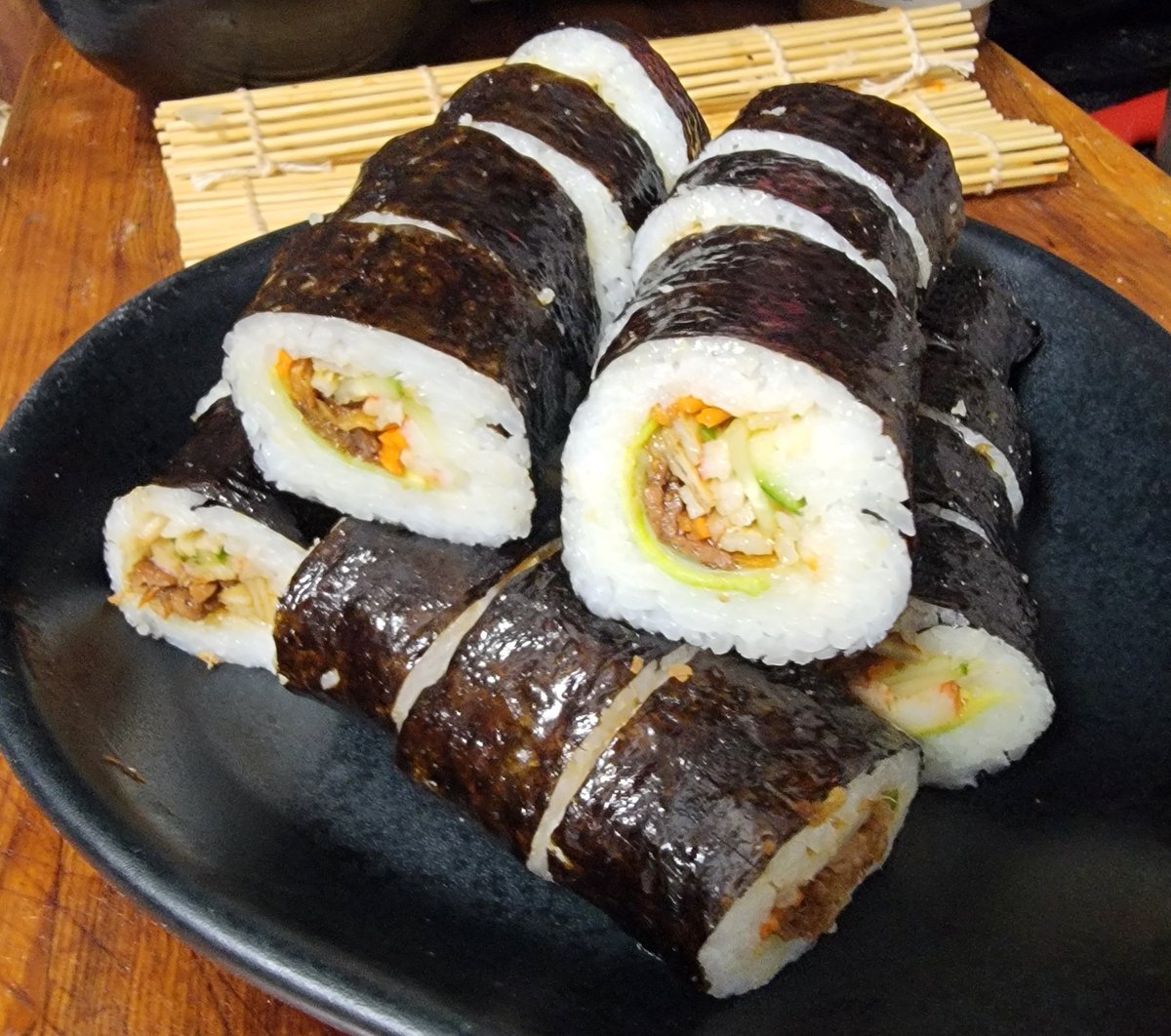 GG_Drooby's tweet image. So far, kimbap is also on the menu