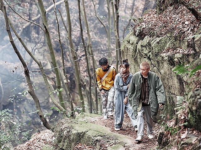 fluffysugar6's tweet photo. 2/6公開の『神社 悪魔のささやき』を試写にて⛩️
神戸山奥の廃神社で大学生が次々と失踪する事件が起こる。日本でも人気のジェジュンが祈祷師を演じ、事件の真相に迫る。
キャストも日本×韓国で、会話も日本語、韓国語が入り混じるが新鮮。日本や神社という馴染み深い場所が舞台で余計に怖かった…！ https://t.co/J2s6IDMT9R