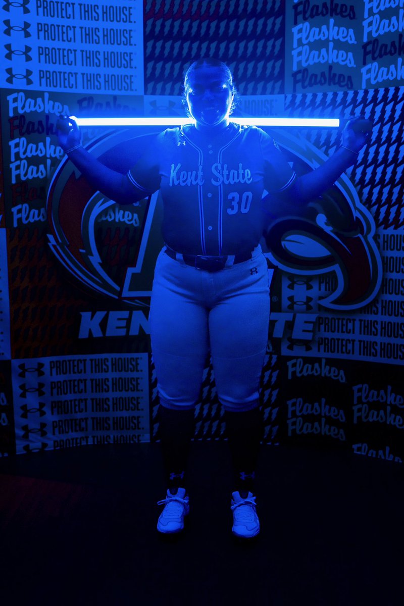 SashaWalker2027's tweet photo. So excited for this opportunity Go Flashes 💛💙⚡️🥎
@Jess_Odonnell88 @Coach_PetrieSB @whitmorealex8 @KentStSoftball 
#GoFlashes https://t.co/BSllLwHnYi