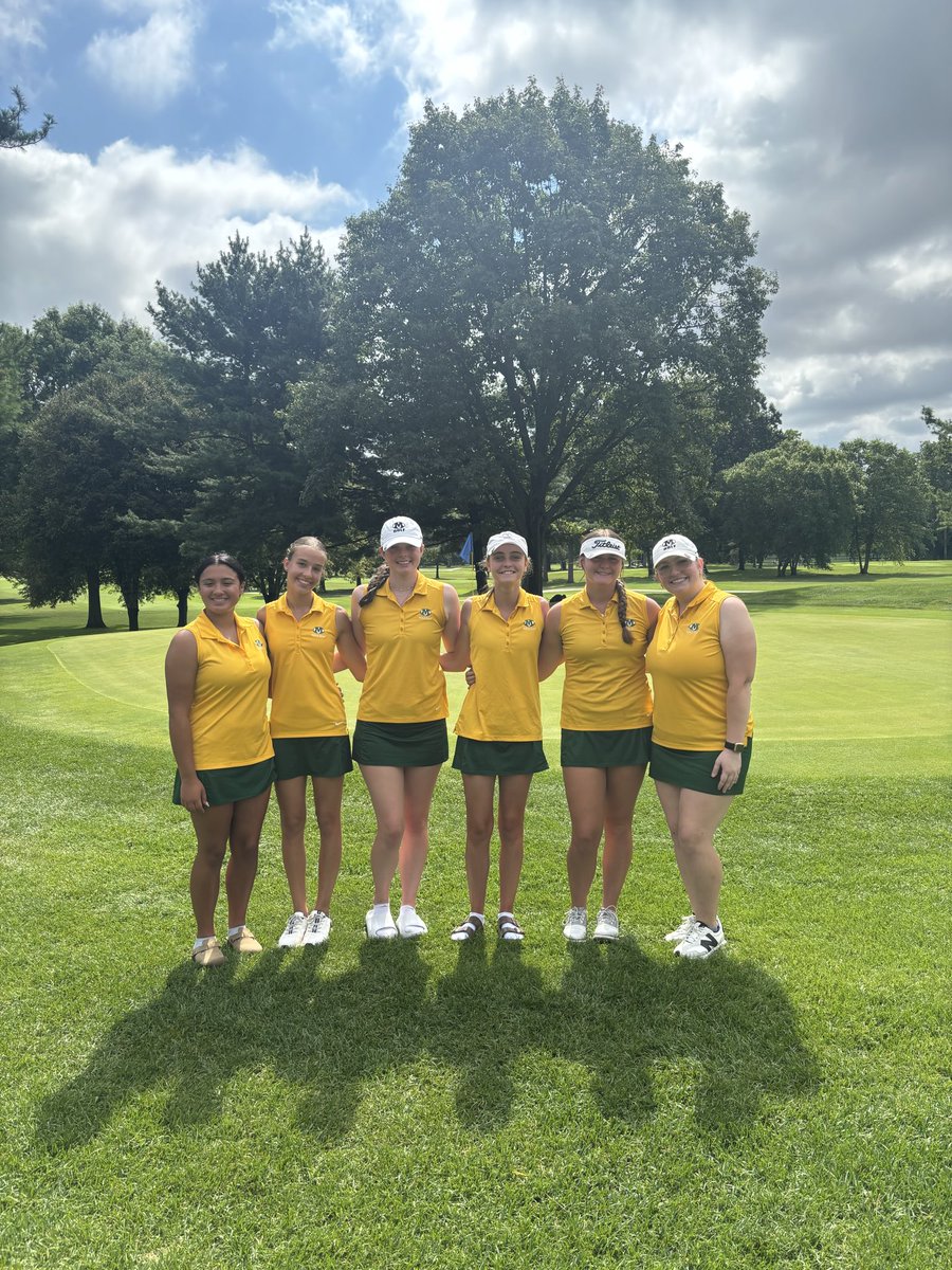 Happy National Women’s in Sports Day from your Medina Girls Golf team! ⛳️💚💛🐝