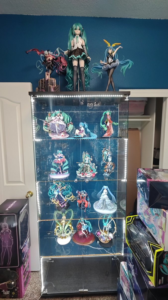 FatedHeroFigure's tweet photo. @PokemonDealsTCG Pokemon tax on this makes it a hard sell for a 1/7 but I guess I'll have to skip a few meals... https://t.co/GiVLW5kaI1