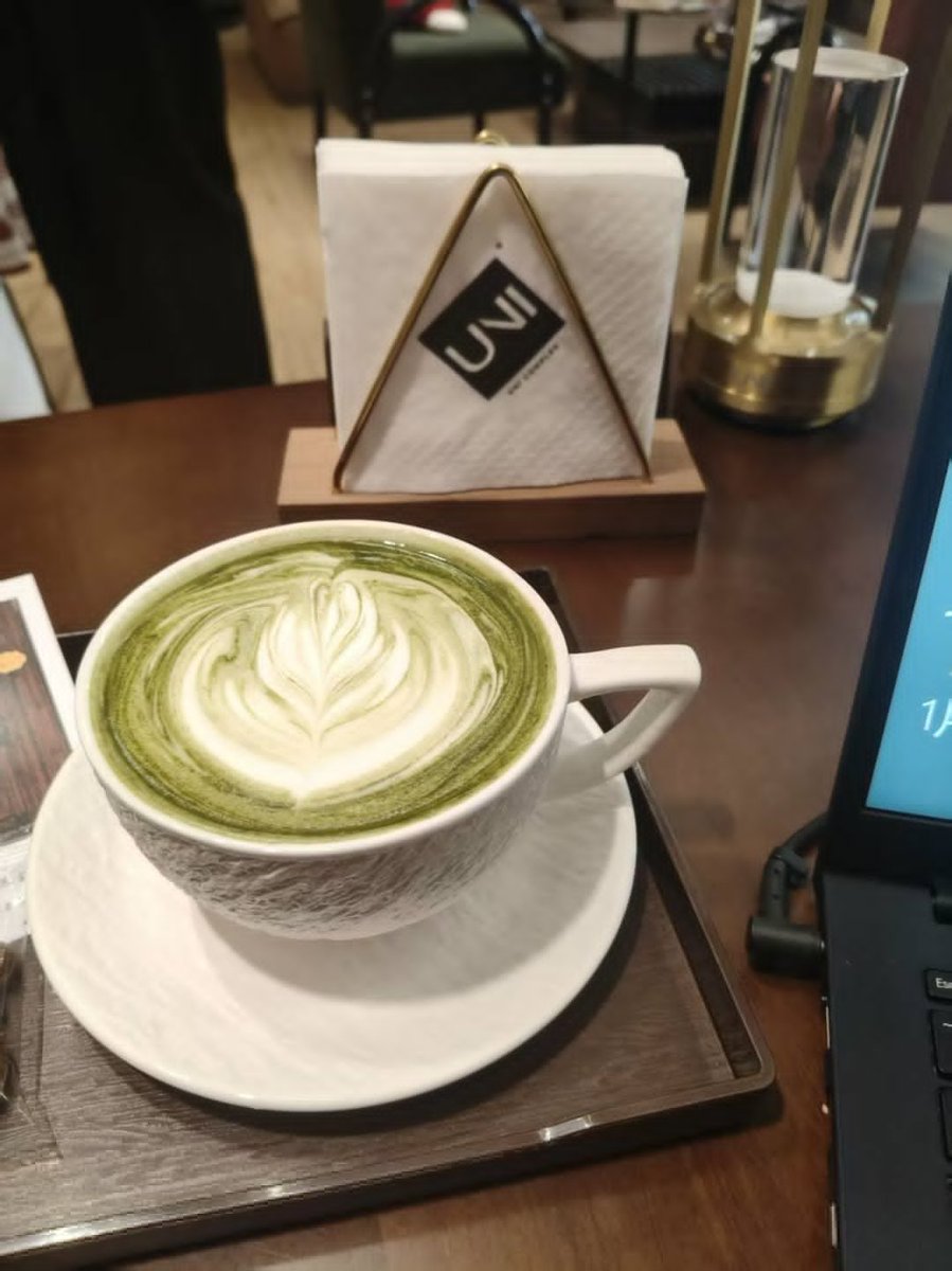 Jasonhyji's tweet photo. ほっと一息。🍵✨ 派手さはないけれど、この一杯に癒される。大切なのは、自分らしいリズムで過ごすこと。🌿 https://t.co/BFtiifs56E