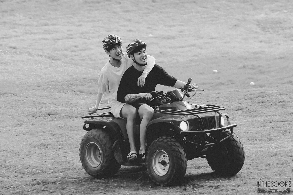 taekooooby's tweet photo. familiar. — taekook au.

cerita ini tentang jungkook dan taehyung yang punya perasaan lebih namun tak pernah kenotice karena kehadirannya begitu familiar. https://t.co/DmVSFKgCSL