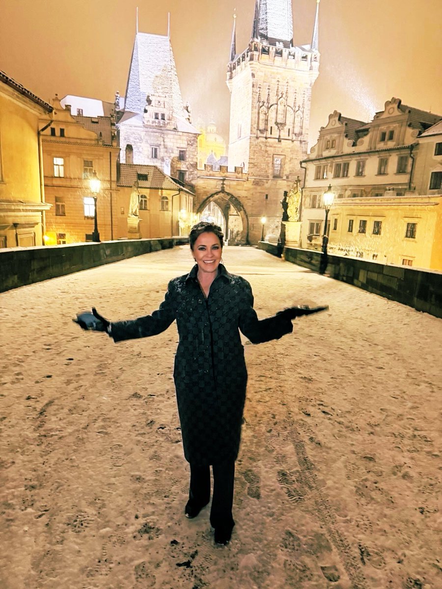 KariLake's tweet image. A big thank you to the @USEmbassyPrague for being so welcoming to my team during our short visit. 

I am especially grateful for the generosity of US ambassador Nick @NAMerrick and his wife Leslie for making me feel at home in their beautiful residence. 

Loved having a Czech…