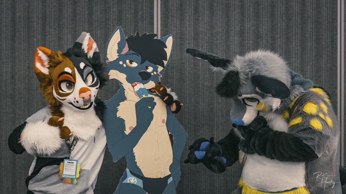 RixHusky's tweet photo. Here's a fun one, photoshoots for @peurrito and @wallabyshark ! I love shooting photos with props, the stuff at the zoo area was cool to work with 🏖️

https://t.co/AXwhSNx2Q6 https://t.co/roHa3tYGT2