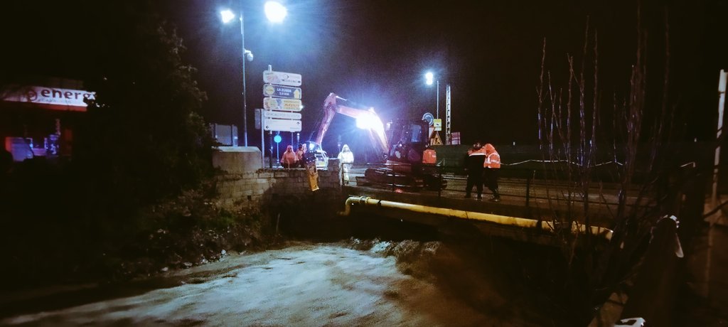 PcHuetor's tweet photo. Puente sobre el río Monachil, a su paso por Huétor Vega, 00:35h https://t.co/KGAFBWYN3Y