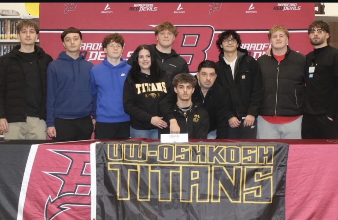 DeanIsmaili's tweet photo. PEN TO PAPER. #EGE
@UWOFootball @PeteyBananas @coreymcd12 @NolanGirdaukas https://t.co/U1n5lVc3gd