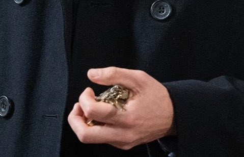 I don’t about you guys but these look like two different pairs of keys lol. 

Michael’s hand and Chase’s hand. 

#GH
