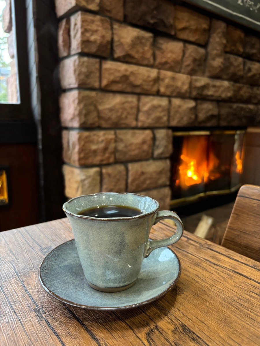 cafe_rest736677's tweet photo. 暖炉のカフェ☕️
癒されにお越しください🪵🔥 https://t.co/85CBp0XgiI