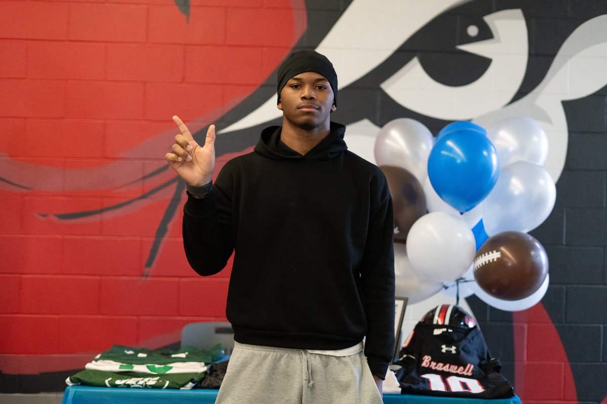 BengalLifestyle's tweet image. National Signing Day.
Proud of these guys and the work they put in to make today happen.

Adrian Donaldson → Kilgore College 
Brayden Manzel → Ottawa University 
Caleb Gardner → Ottawa University

#NationalSigningDay
#PlayerDevelopment
#NextLevel
#ProudCoach