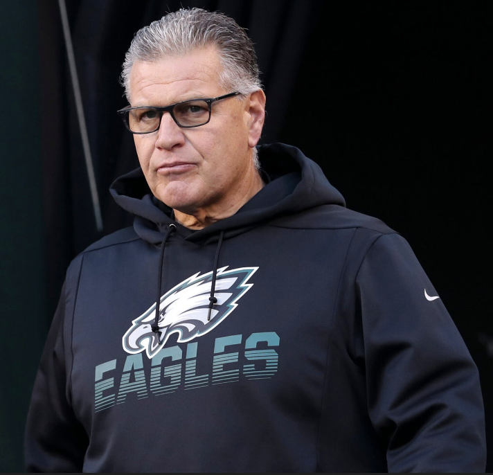 NFL_DovKleiman's tweet image. 𝗕𝗿𝗲𝗮𝗸𝗶𝗻𝗴: Eagles OL coach Jeff Stoutland is leaving the team after 13 years with the organization.

One of the best OL coaches of all time.

A tremendous loss for Philly.