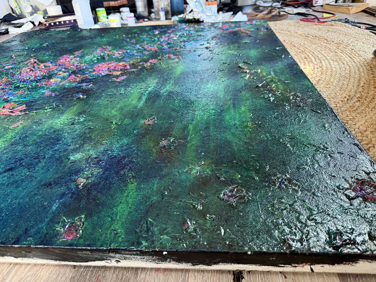 Working on a re-paint of an oldie on this warm and sunny day🌞#kelliethomaswalker #art #artwork #artist #artdealer #artcollector #painting #largescaleart #floralpaintings #artlovers #writer #califonia #artstudio #contemparyart #abstractart #artgallery #femaleartists