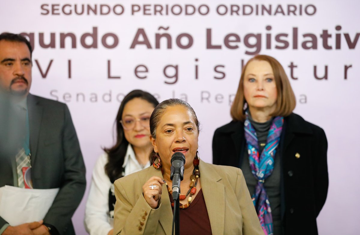 LauraI_Castillo's tweet photo. Coincido con @karina_migrante, que desde México, debemos considerar la visión de toda nuestra diáspora: pueblos originarios, LGBTQ+, afromexicanos y personas con discapacidad migrantes.

También estuvieron en la #RuedaDePrensa: @COLEFOMM y @MaribelSol53, diputada migrante. https://t.co/pUdSM5svOa