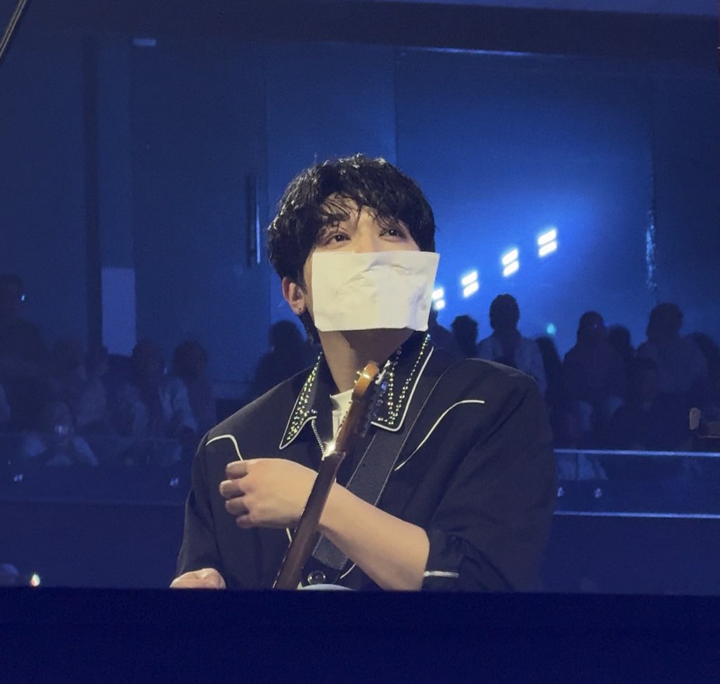 isblue808's tweet image. 못참겠다