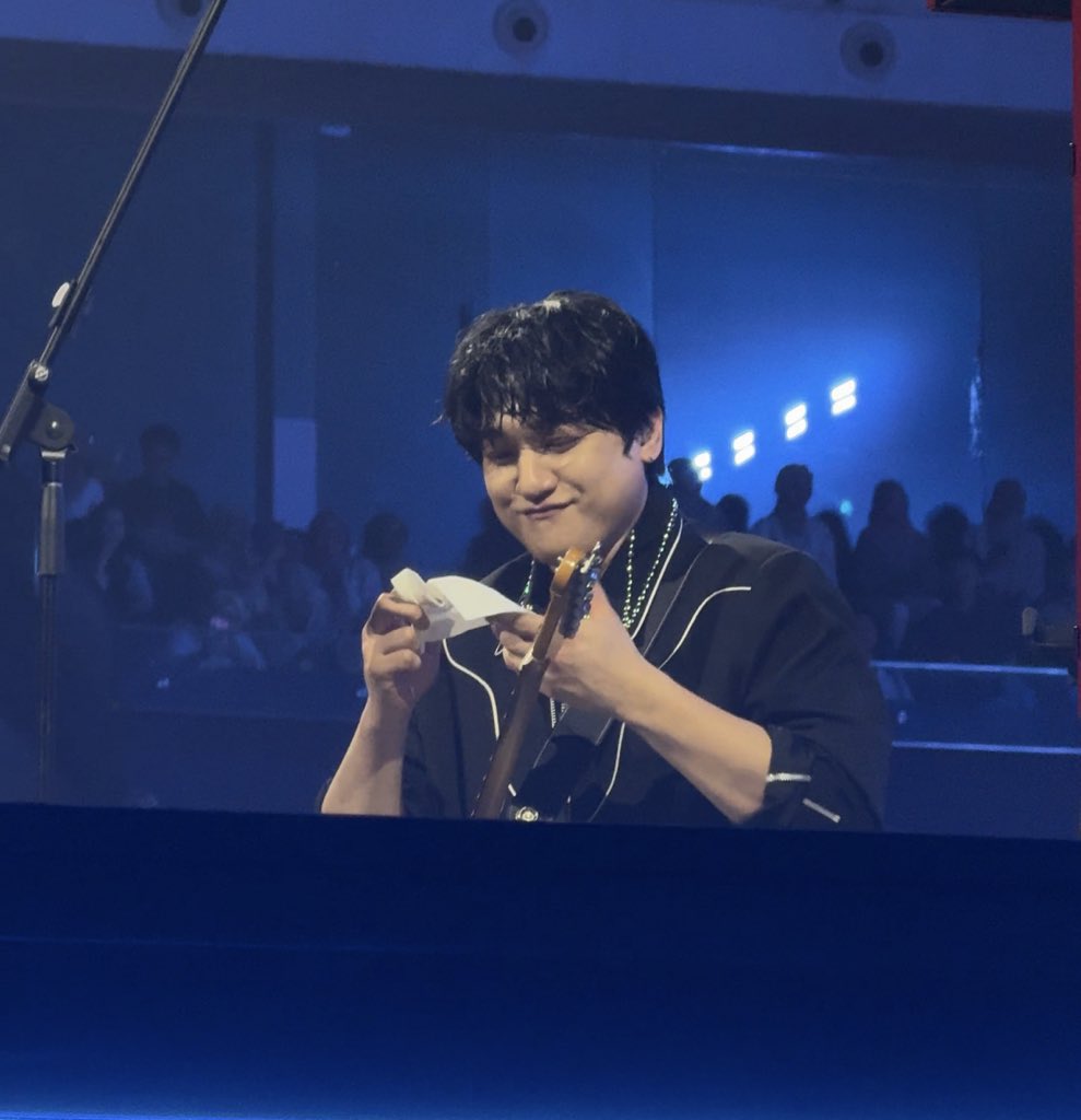 isblue808's tweet image. 못참겠다