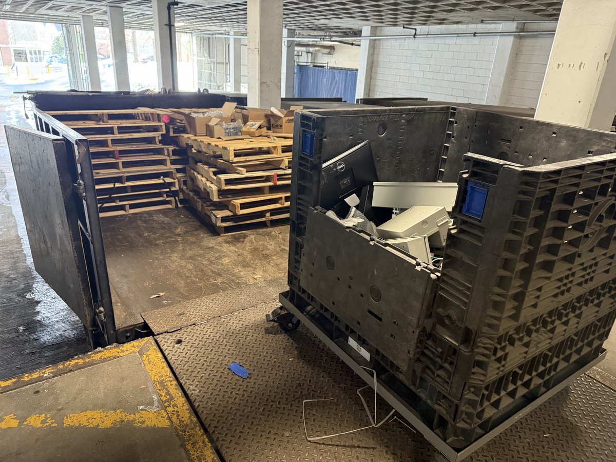 ASAPWasteSvcs's tweet image. 📦 Commercial Cleanout ✔️

ASAP Waste Services removed electronics, pallets &amp;amp; office waste for a top security systems company in Northern VA.

Fast. Professional. Recycled. ♻️

Serving MD, DC, VA
📞 240-380-0475
🌐 asapwastehauling.com

#CommercialCleanup #FacilitySupport