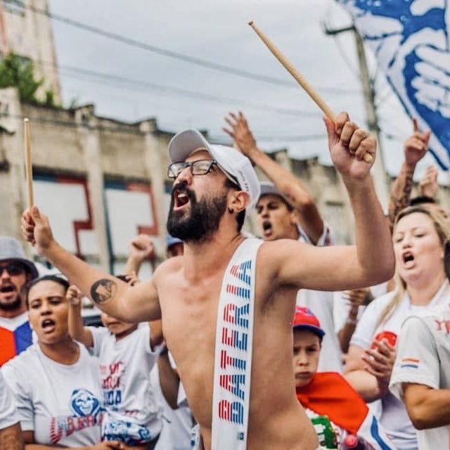 6 anos atrás.

Não vejo a hora de abrir o peito e cantar em teu favor.

⚡️